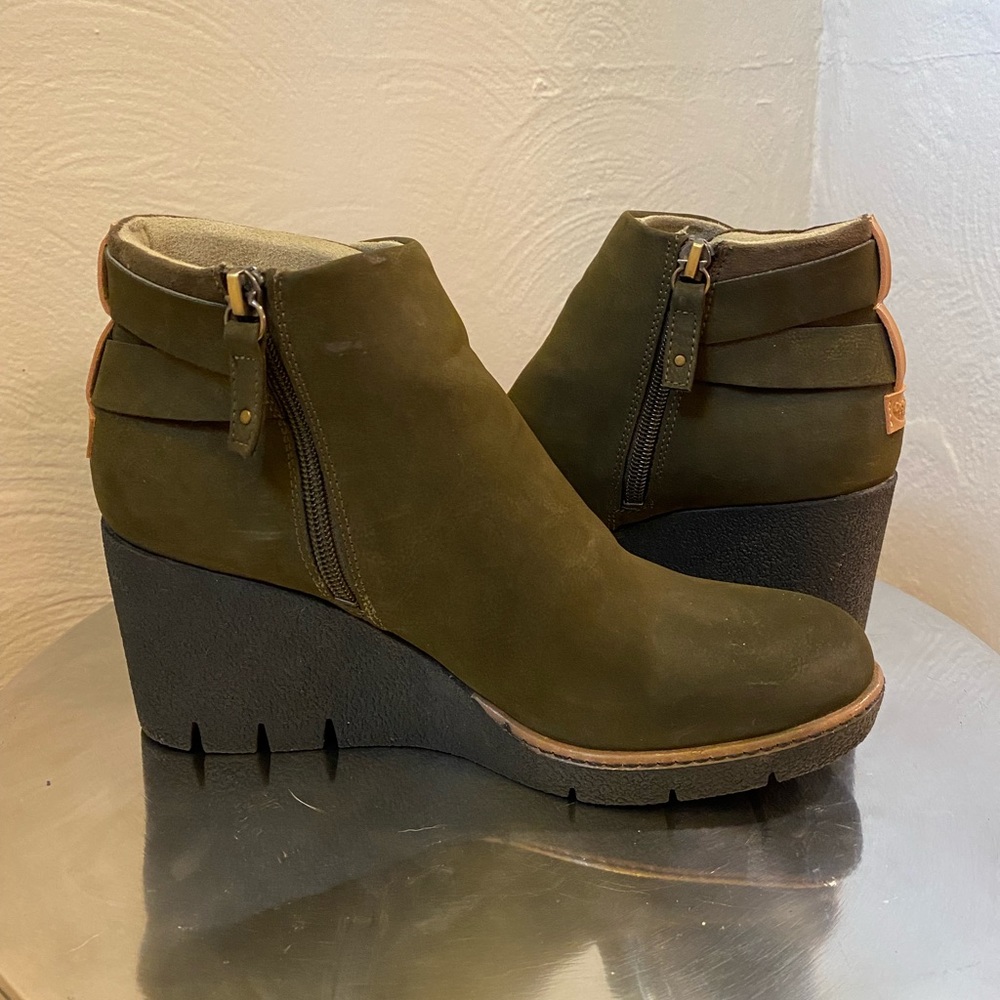 Dr. Scholl’s Dark Green Wedge Bootie